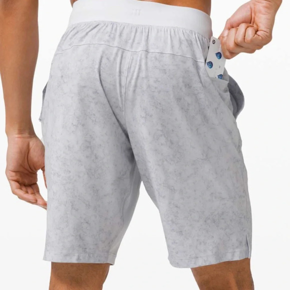 Lululemon T.H.E. Short 9" Linerless Gravel Dust Alpine White Multi Large - Picture 2 of 6